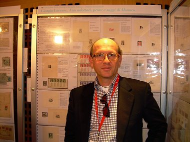 Giorgio Leccese con la sua collezione "Non adottati, prove e saggi di Monaco"